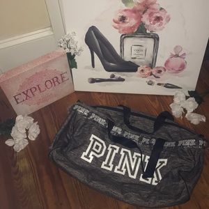 🐶🌸 Large PINK Victoria secret duffle NWOT!